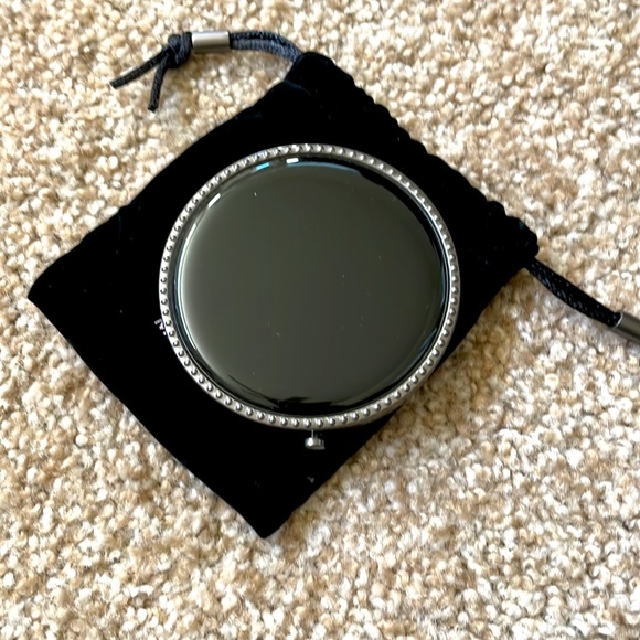 MARYKAY VELVET Black Clutch. Mirror included! - Picture 4 of 6